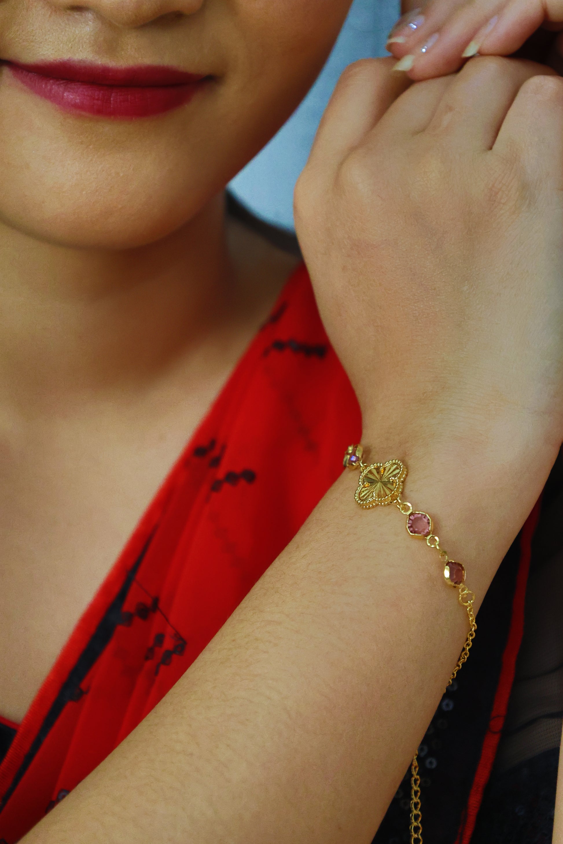 Royal Clover Charm Bracelet with Purple Stone Accents – Luxe Minimal Edition