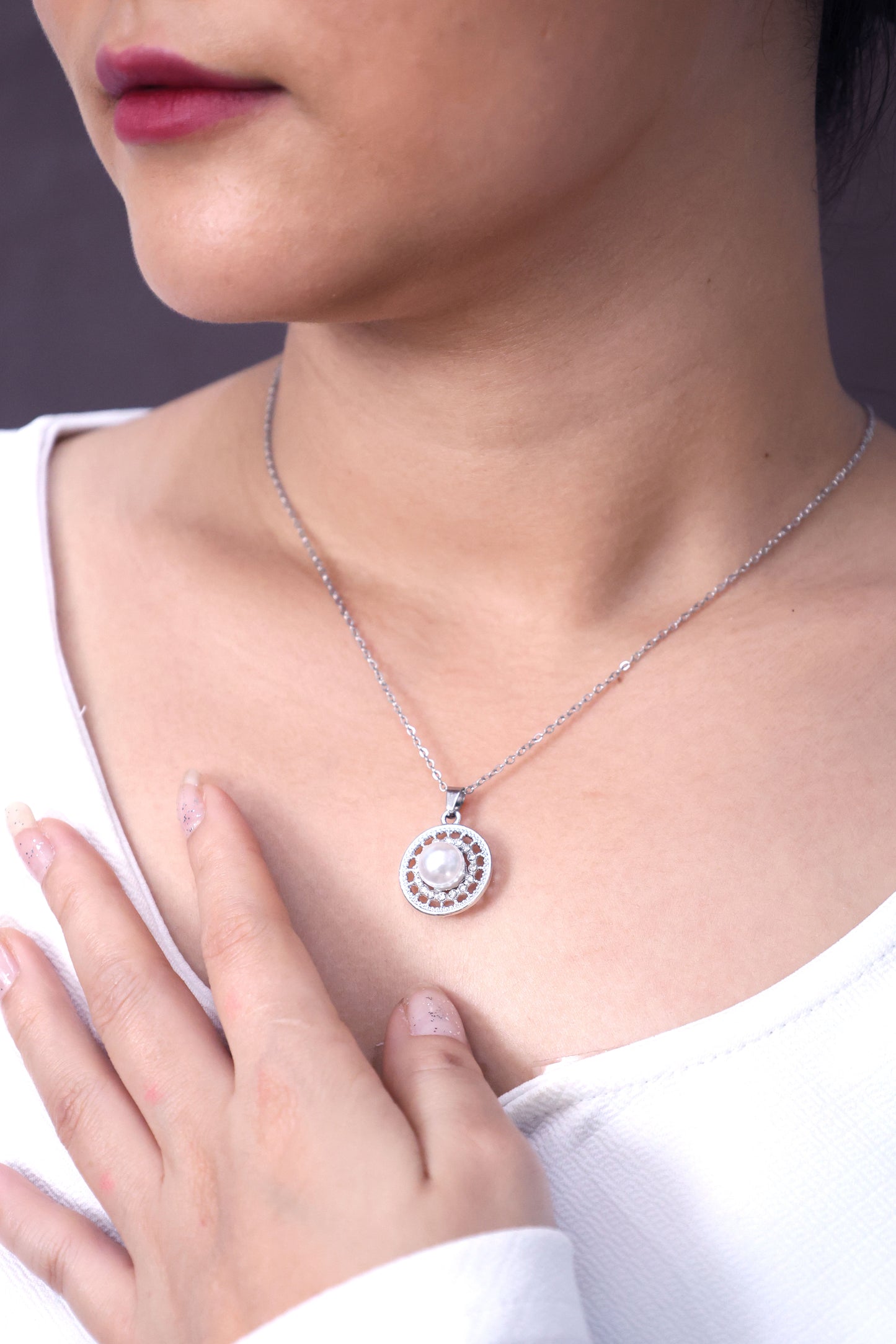 Classic Pearl Elegance Pendant Necklace