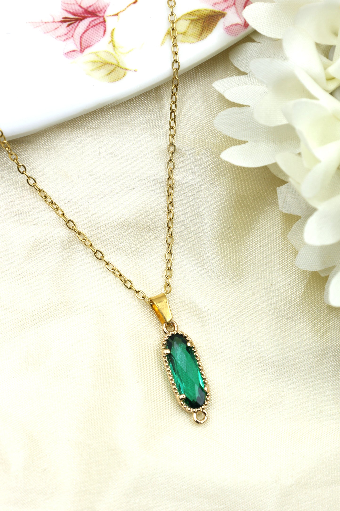Emerald Radiance Pendant Necklace