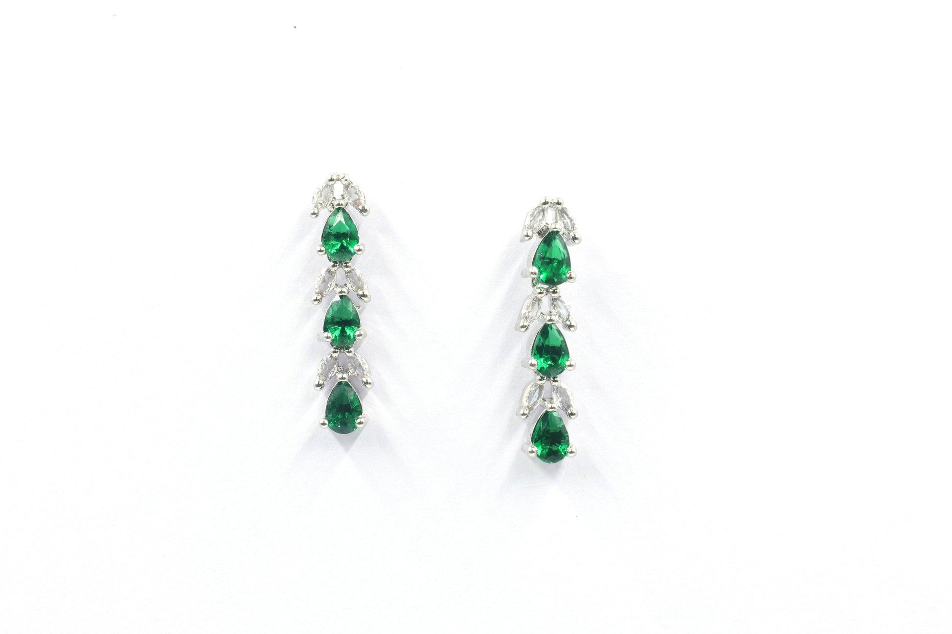MywishTree Elegant Emerald American Diamond Necklace Set - Mywishtree