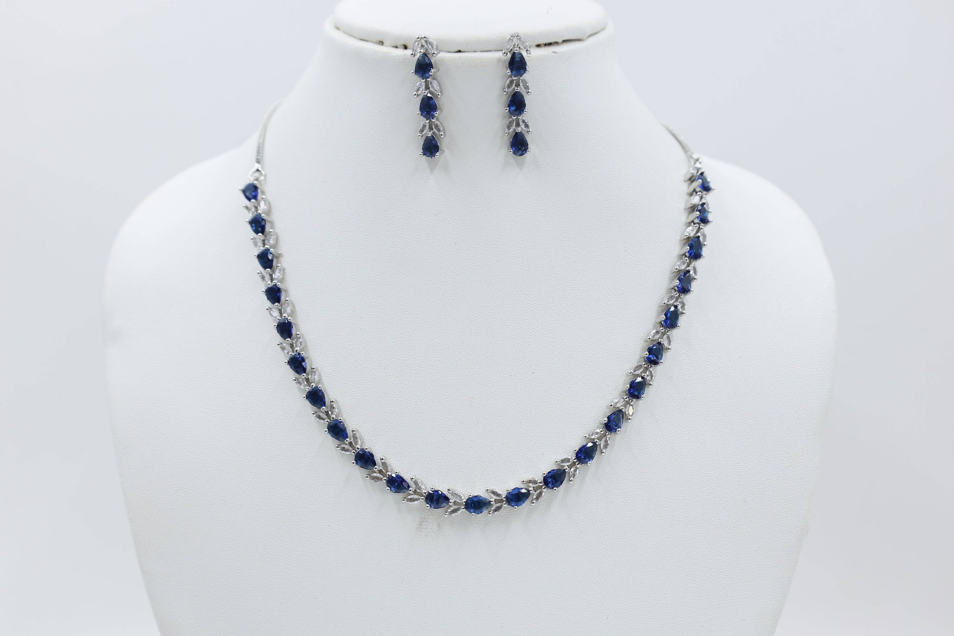 MywishTree Elegant Emerald American Diamond Necklace Set - Mywishtree