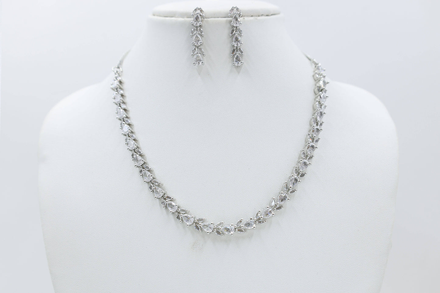 MywishTree Elegant Emerald American Diamond Necklace Set - Mywishtree