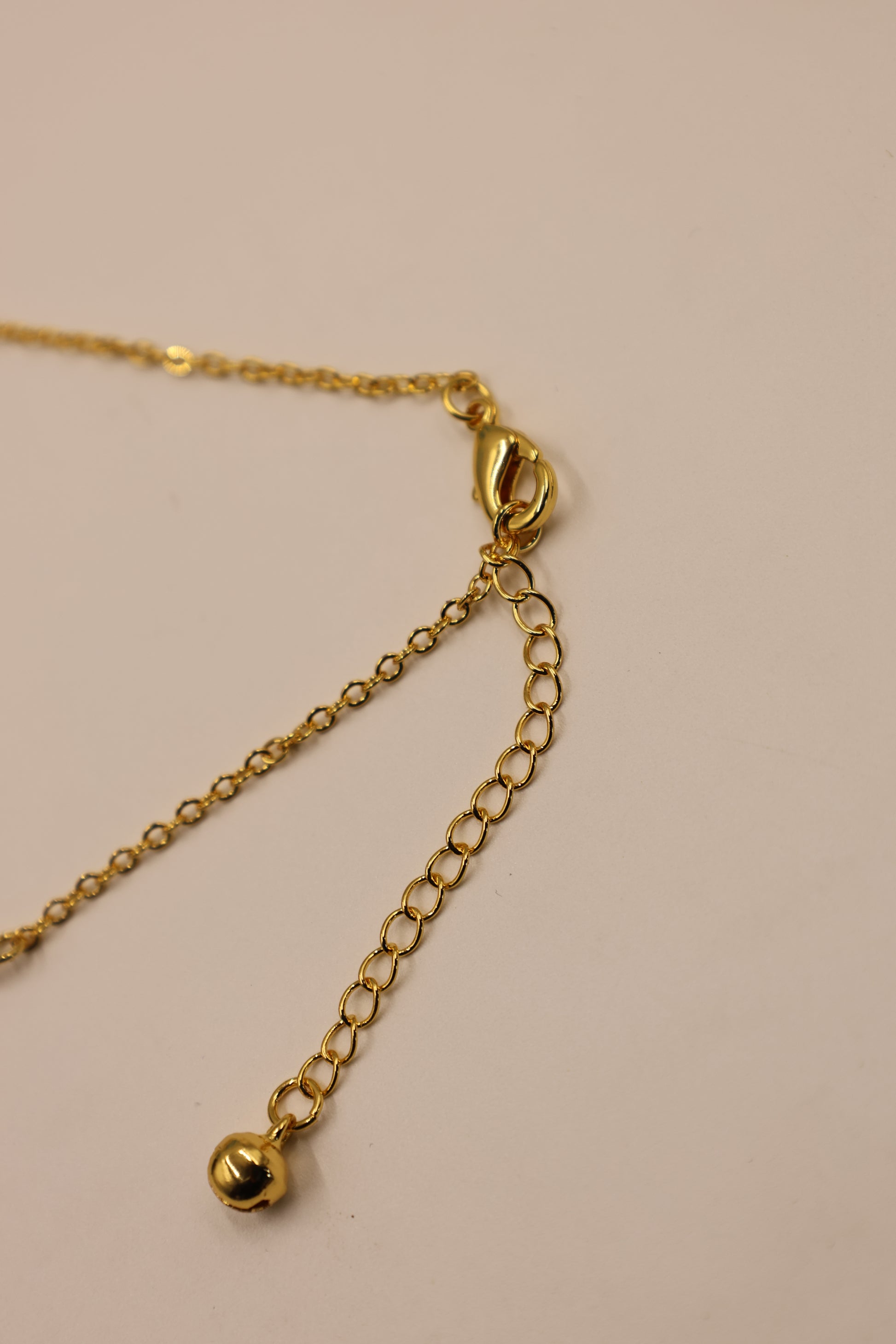 Golden Clover Link Bracelet with Red Charm Drop – Everyday Elegance Edition