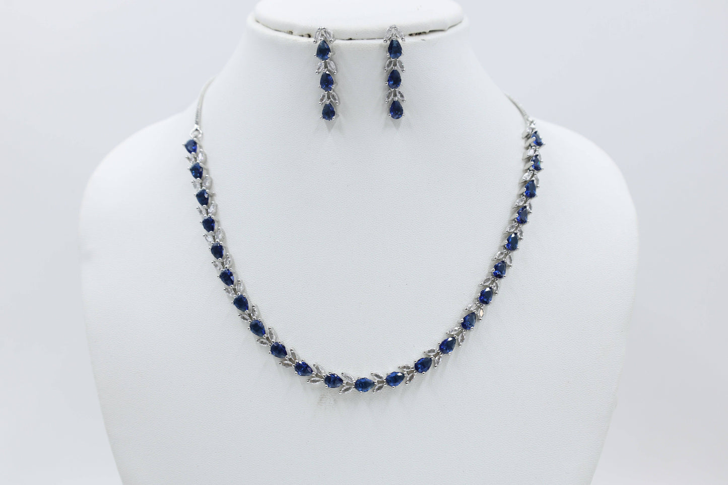 MywishTree Elegant Emerald American Diamond Necklace Set - Mywishtree