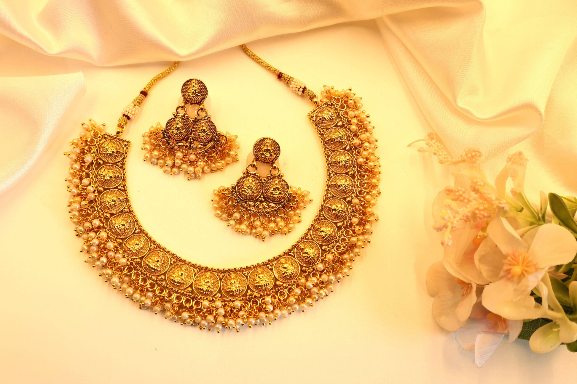 MyWishTree Antique Necklace With Gold Plating and Pearls Detailing - Mywishtree